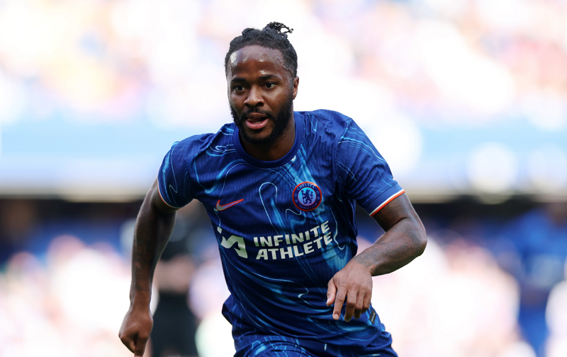 Isaac Hayden chia sẻ sự đồng cảm với Sterling 